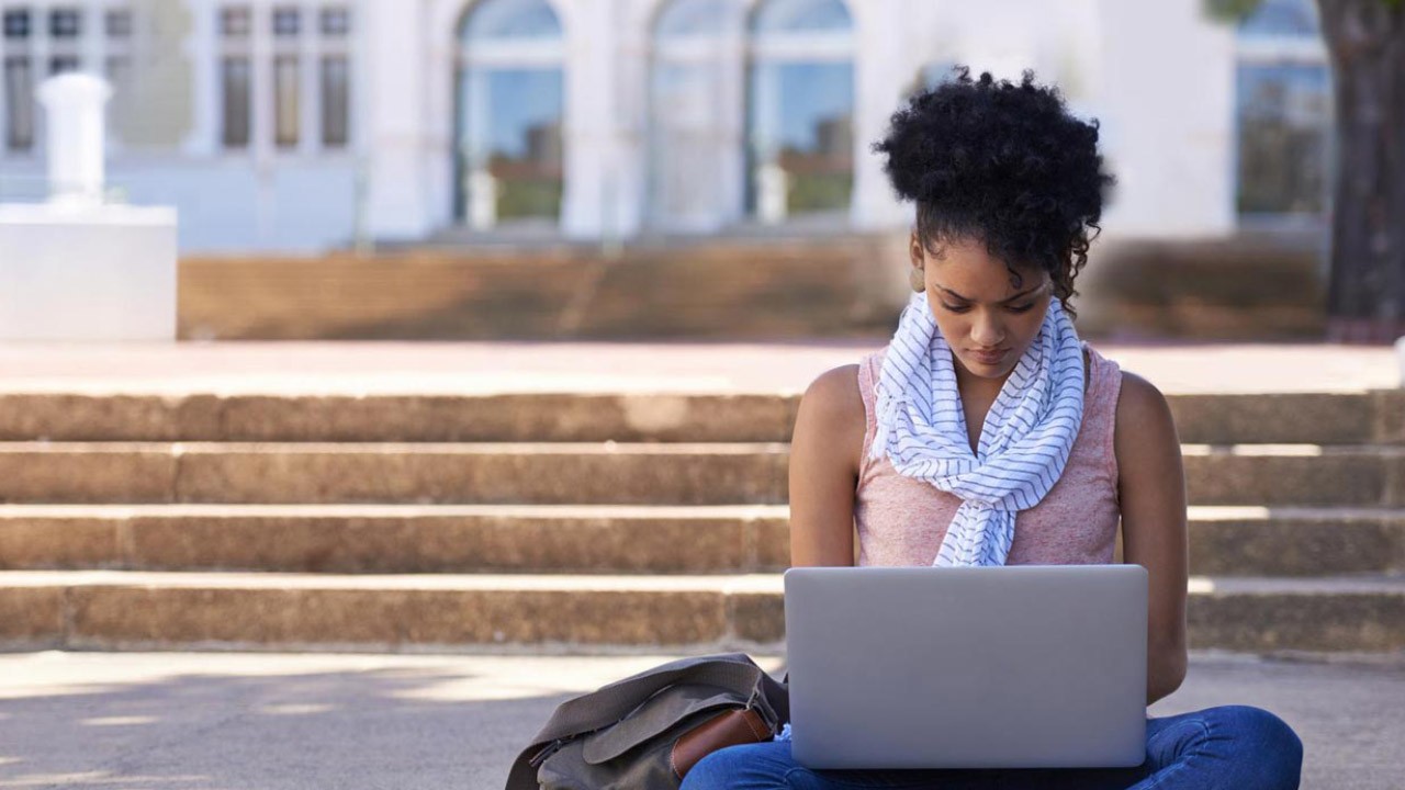 girl and her laptop