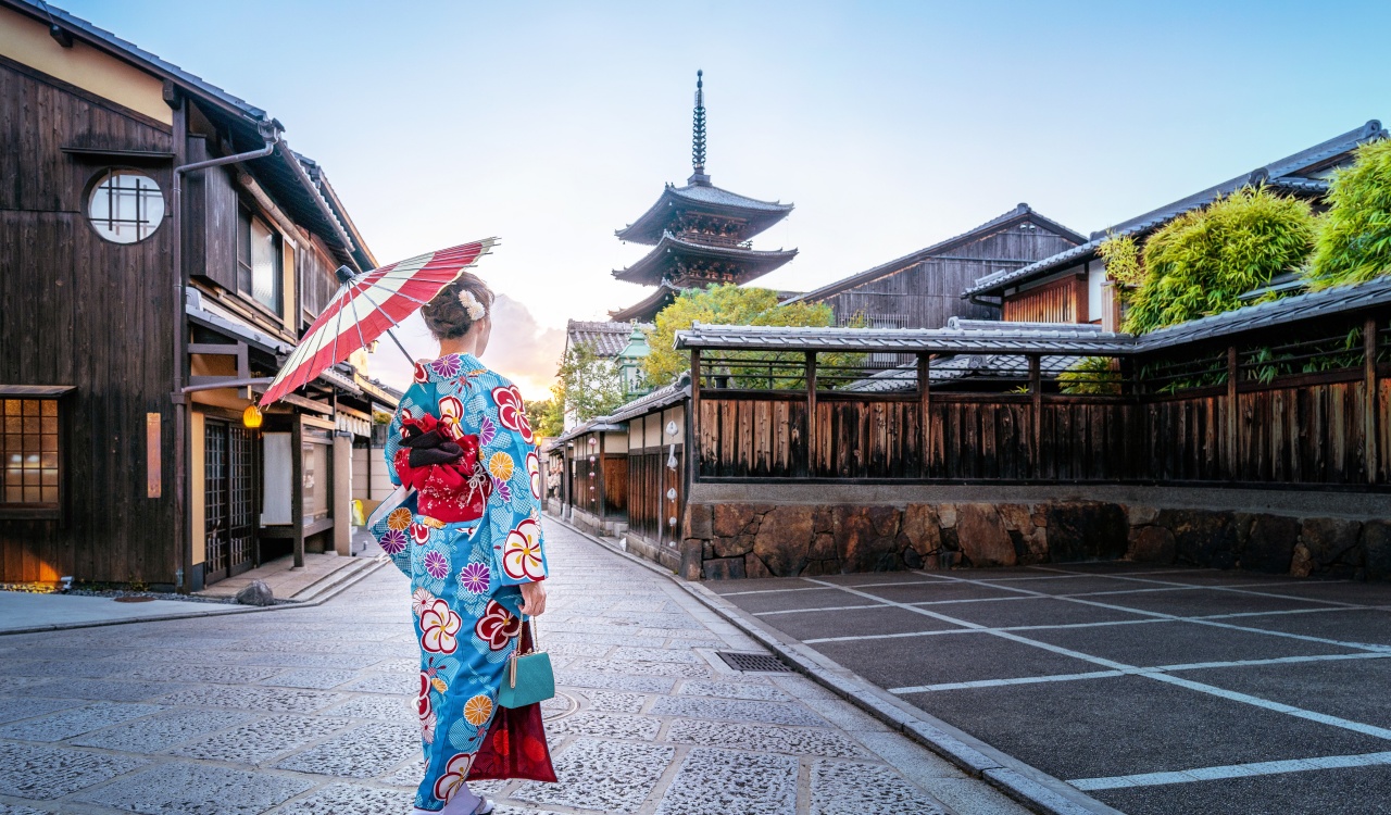 woman wearing japanese traditional kimono with umbrella in sannen-zaka street at kyoto japan