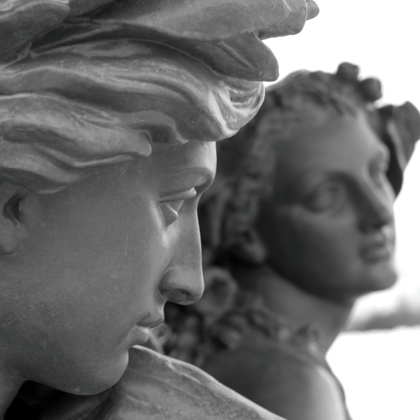 statues