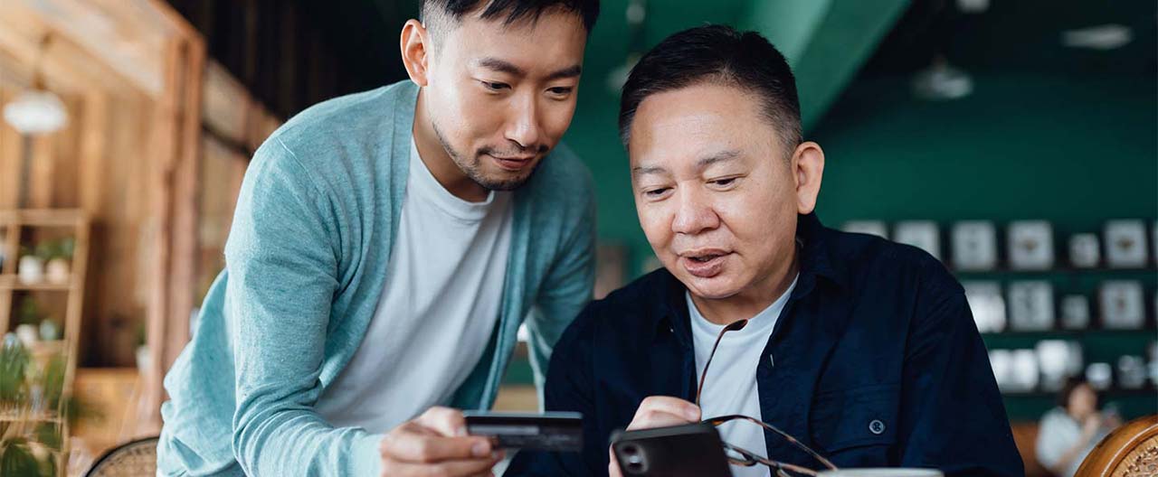 father son online shopping