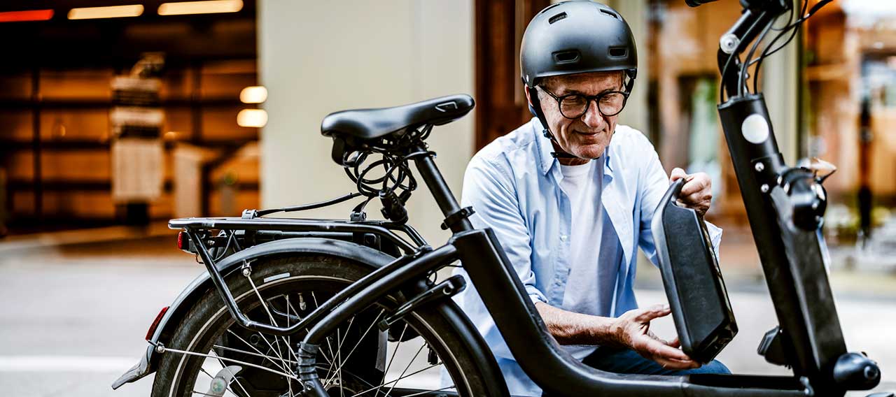 man changing ebike battery