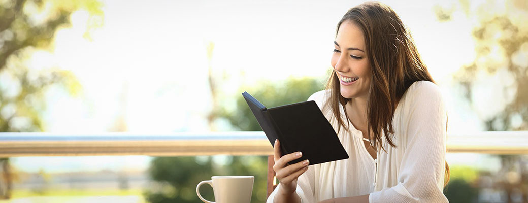 woman reading blog