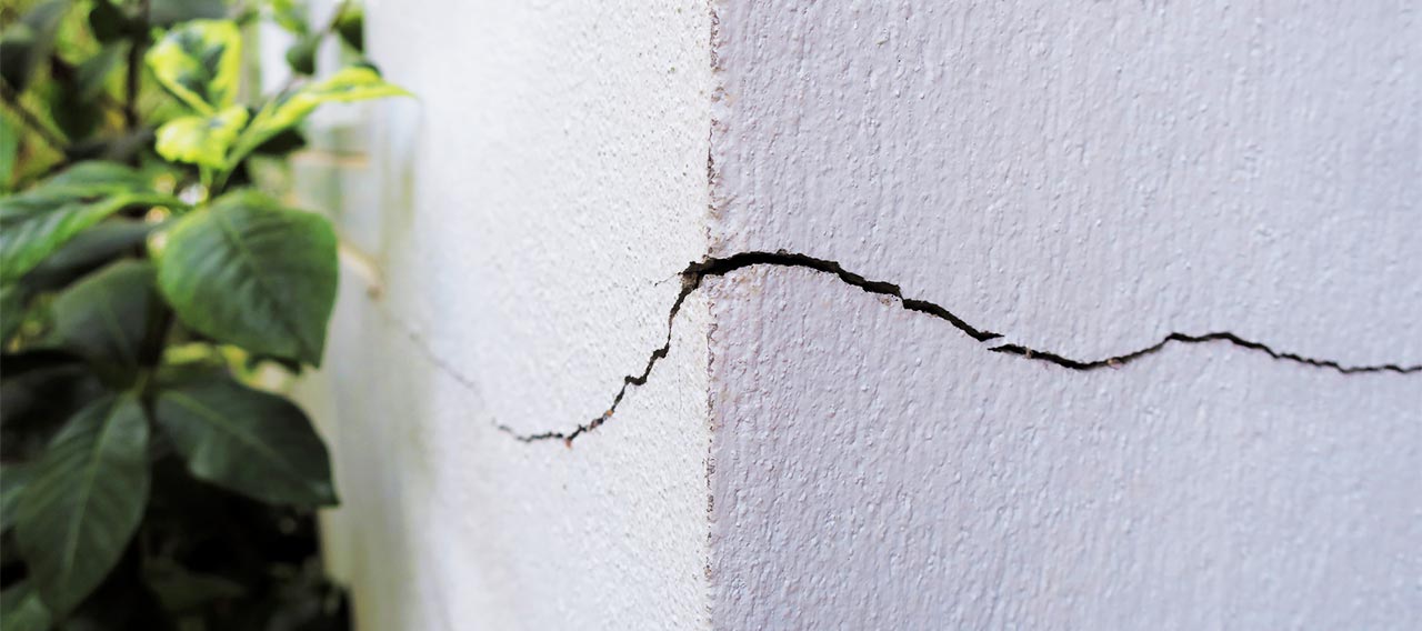 earthquake damage to wall